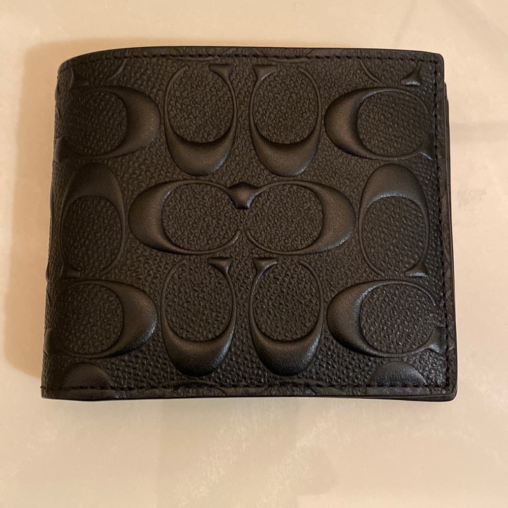 COACH COMPACT ID WALLET IN SIGNATURE LEATHER